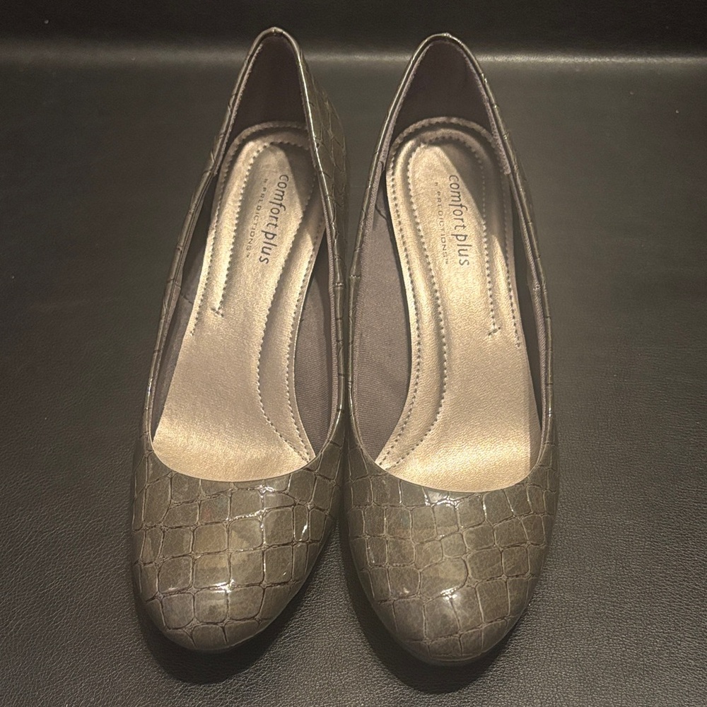 Comfort Plus by Predictions Women's Croc-Embossed Heels